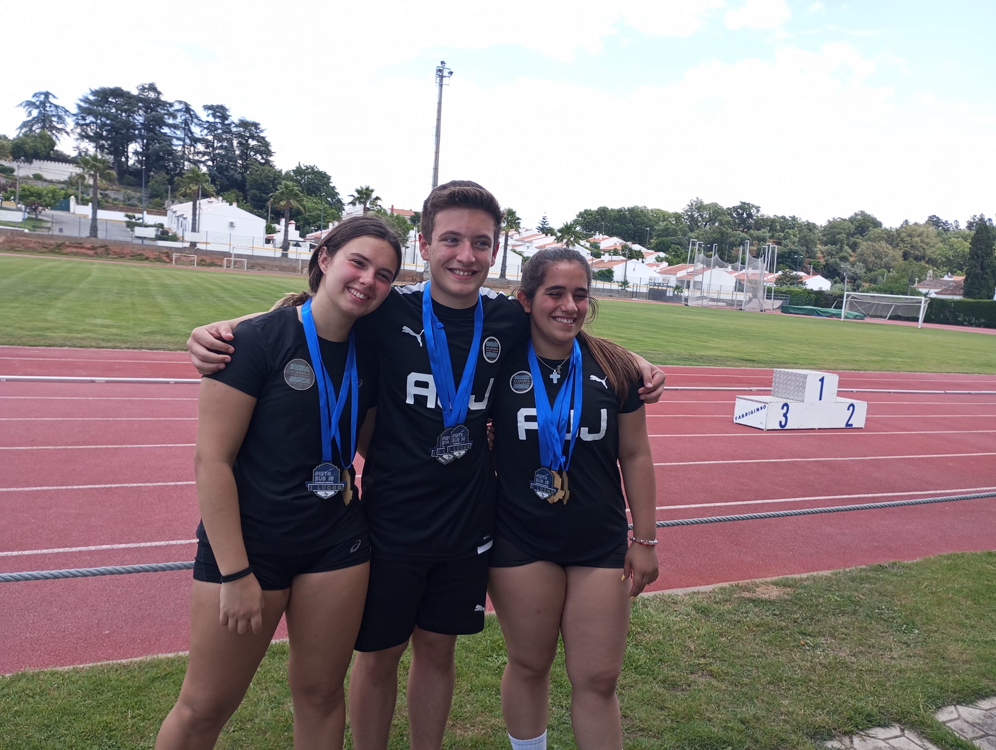 SEIS TÍTULOS INDIVIDUAIS E DOIS DE 2º LUGAR,  NO CAMPEONATO DISTRITAL DE SUB-18, E SUB-14