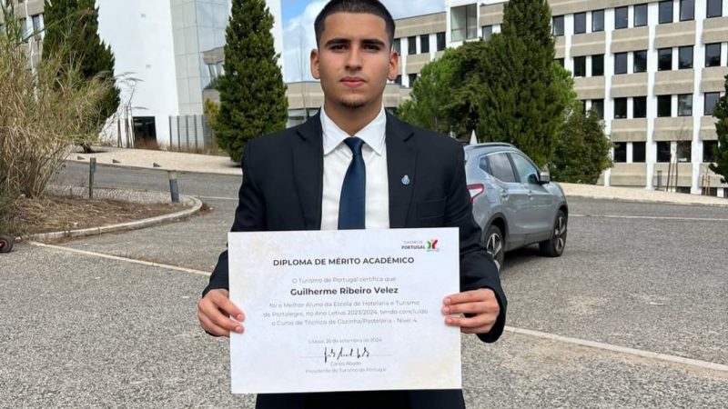 GUILHERME VELEZ VOLTA A SER DISTINGUIDO, AGORA COM DIPLOMA DE MÉRITO ACADÉMICO